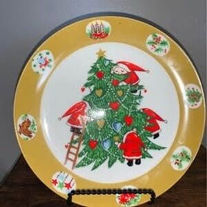 Vintage Interpur Japan Christmas Plate Elves Decorating Tree Gold Trim 8"